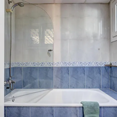 Bright Penthouse With Swimming Pool In Apartment Marbella