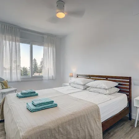 Bright Penthouse With Swimming Pool In *