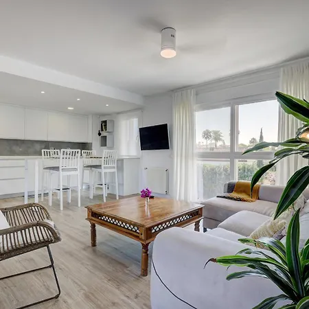 Appartement Bright Penthouse With Swimming Pool In